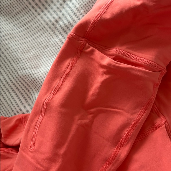 Under Armour Women’s Leggings, Size Medium, Peach Colour with pockets - Picture 3 of 4